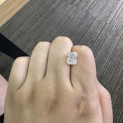 Mua 3.7 Carat Radiant Lab Diamond trưởng thành CVD F VS2 2VG N IGI OEM ODM online manufacture