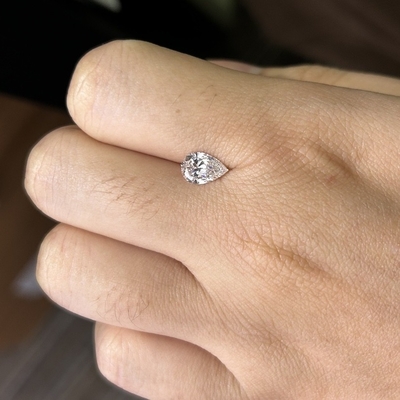 1.04 Carat E Màu sắc VS2 Độ tinh tế 2EX CVD Pear Cut Phòng thí nghiệm trồng kim cương