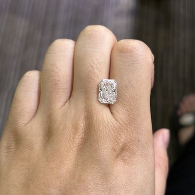 3.82 Carat Lab Created Radiant Cut Diamond CVD E Màu sắc VS1 Độ rõ ràng EX VG N