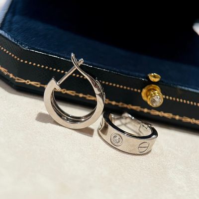 OEM ODM Bàn tai vàng rắn 18k Bàn tai tình yêu kim cương tự nhiên AU750